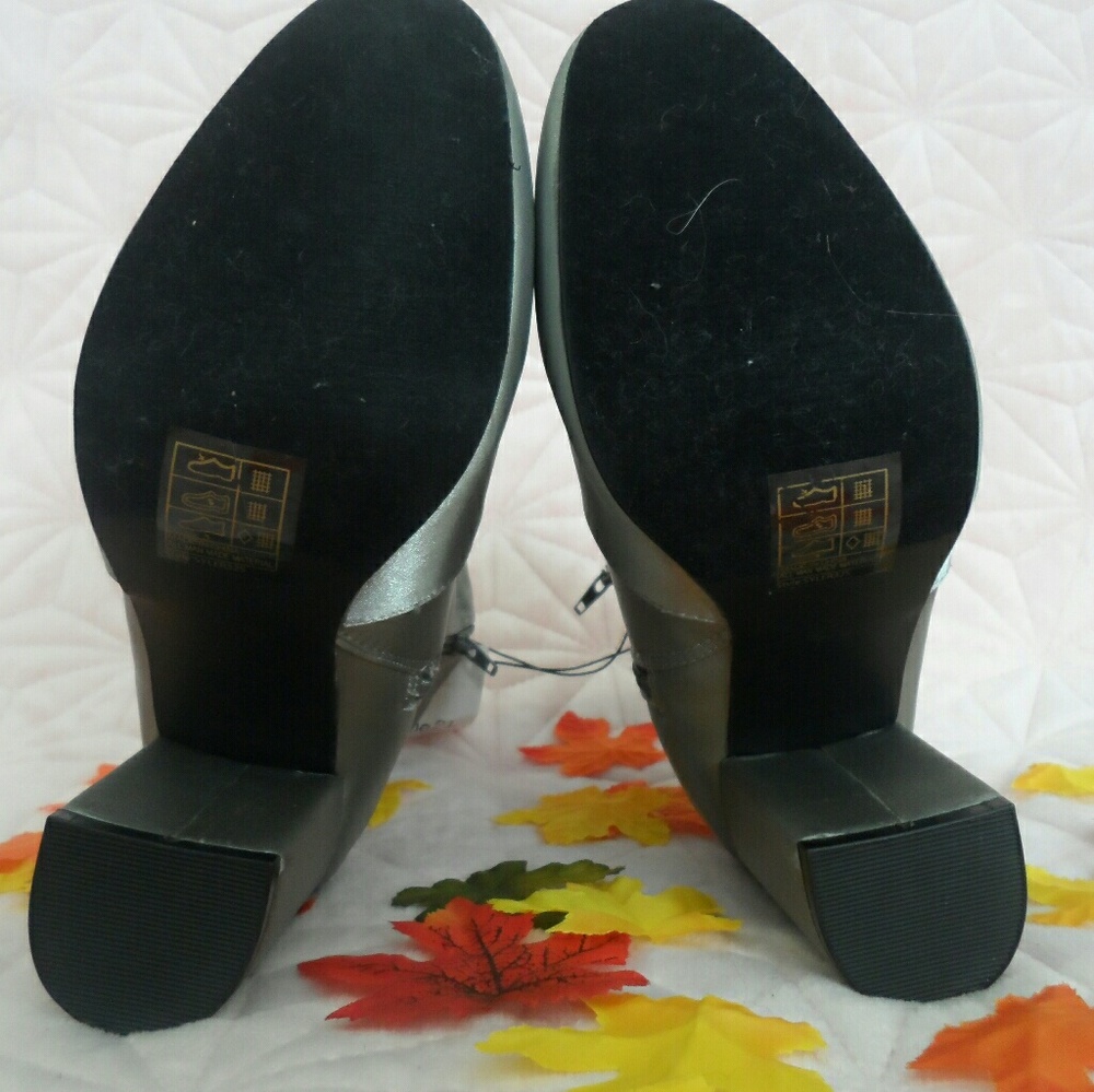 Nwt Metallic gray Sateen Sock booties - Picture 4 of 4